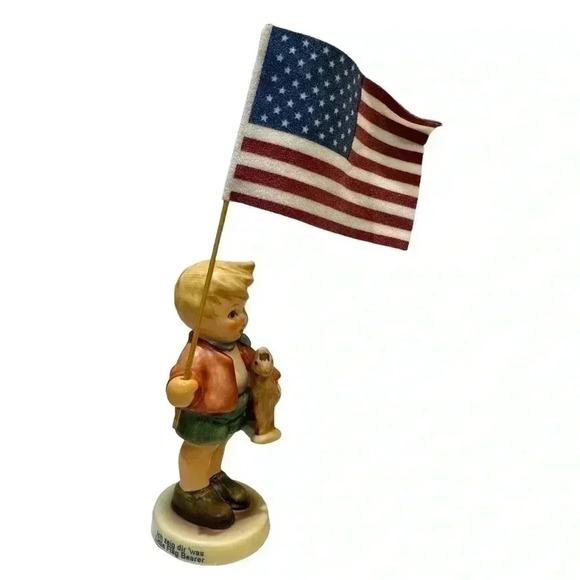 M.I. Hummel LITTLE FLAG BEARER First Issue - Picture 6 of 14